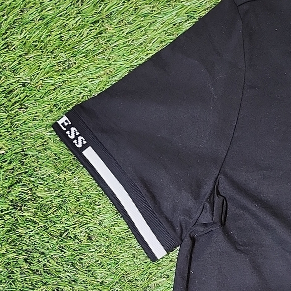 GUESS Men's Black Tee with White Accents Brand New With Tags - Picture 3 of 7